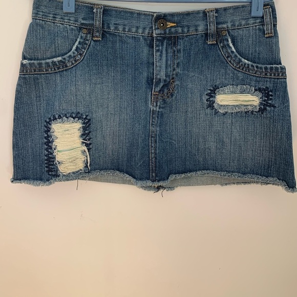 RIP CURL DISTRESSED DENIM SKIRT SIZE 5 - Picture 1 of 9